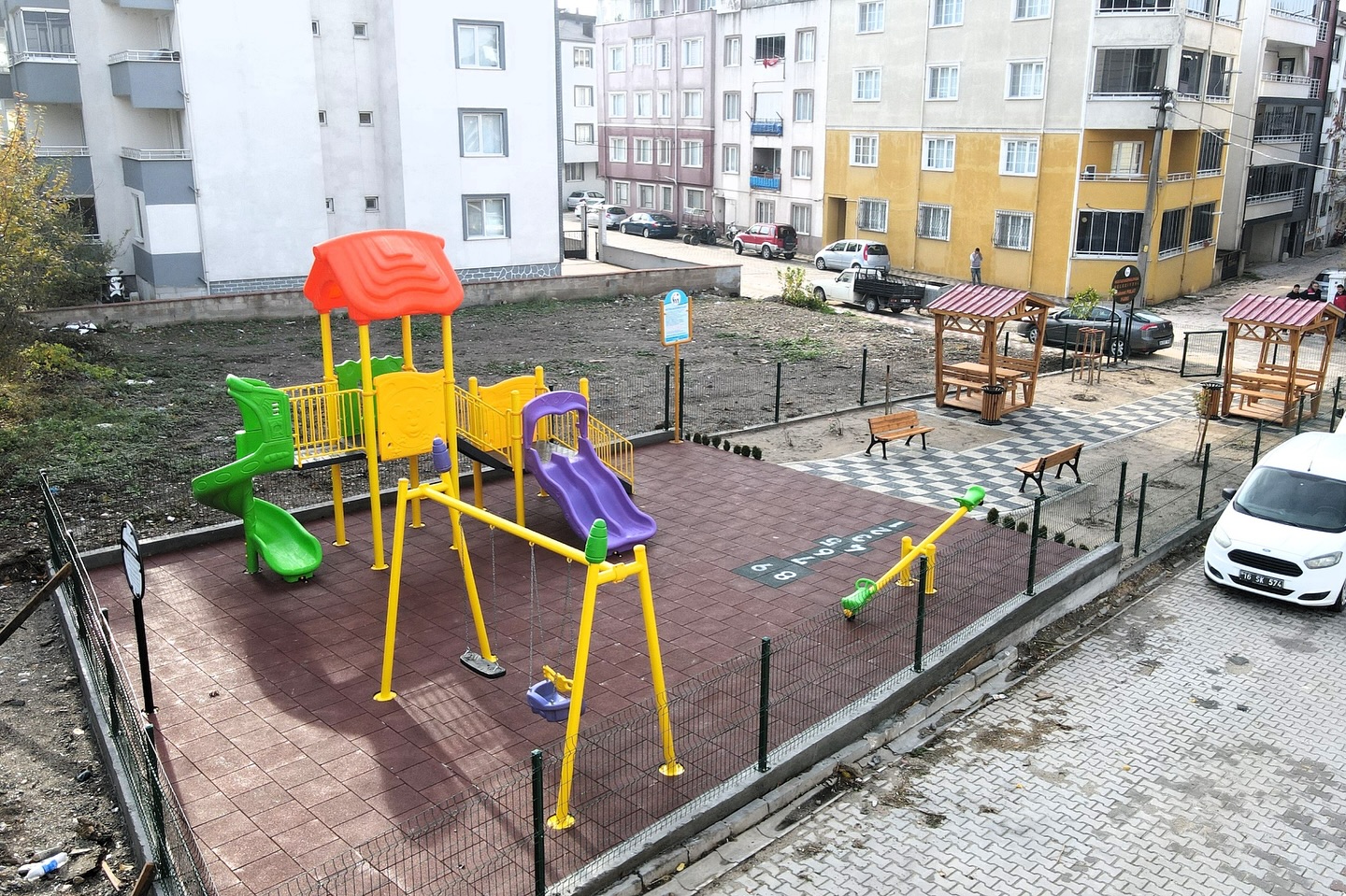 Mustafakemalpaşaya Yeni̇ Bi̇r Park Kazandirildi (4)