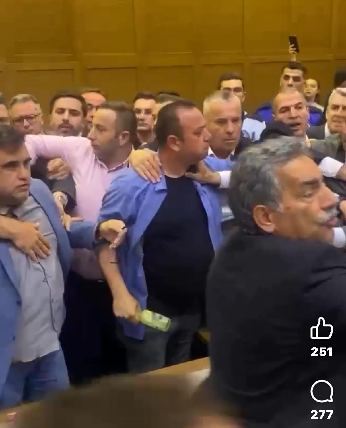 2 Meclis Kavga