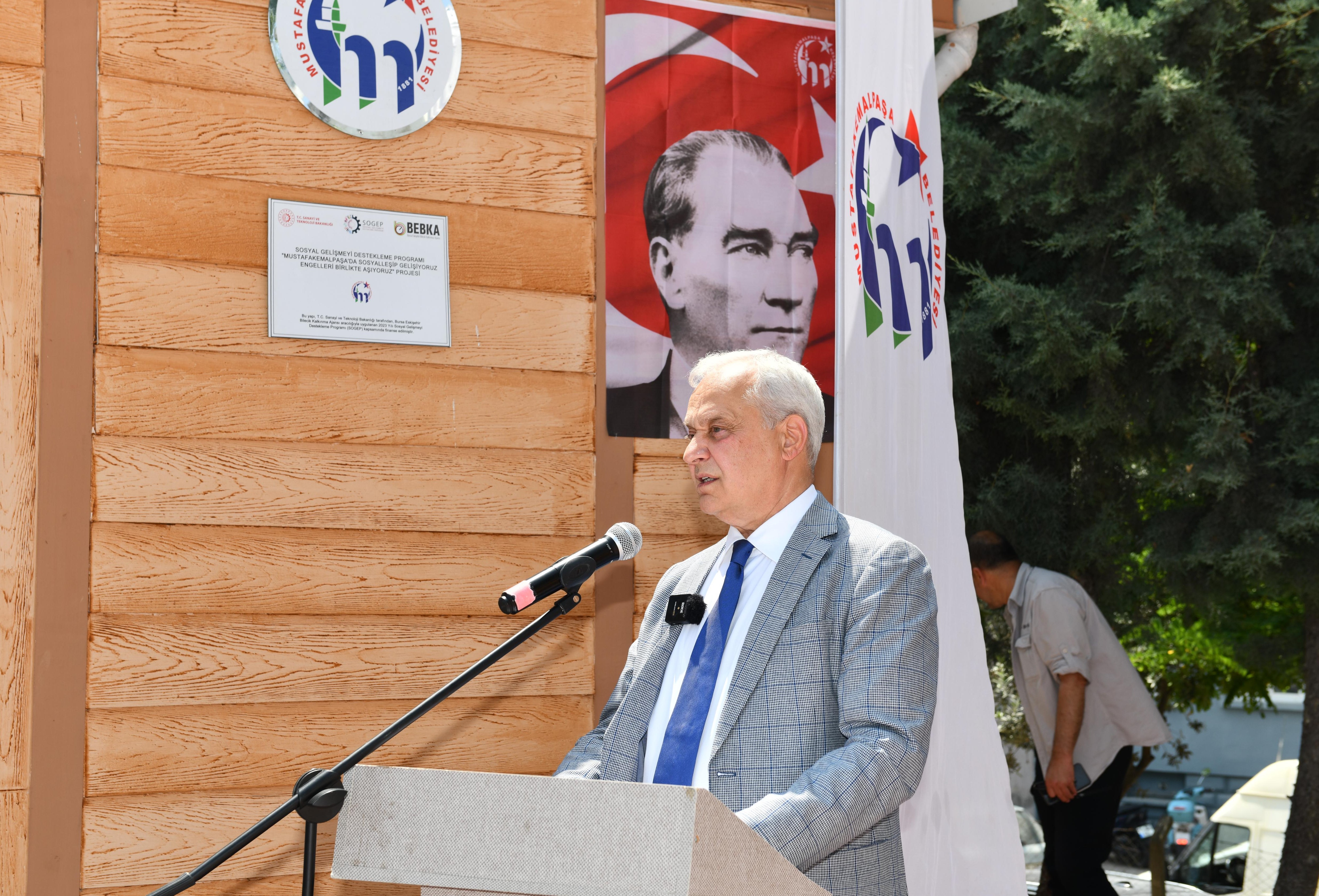 Mahmut Çolakoğlu Parkı’nda “Gülümseyen Kafe” Hizmete Girdi (12)