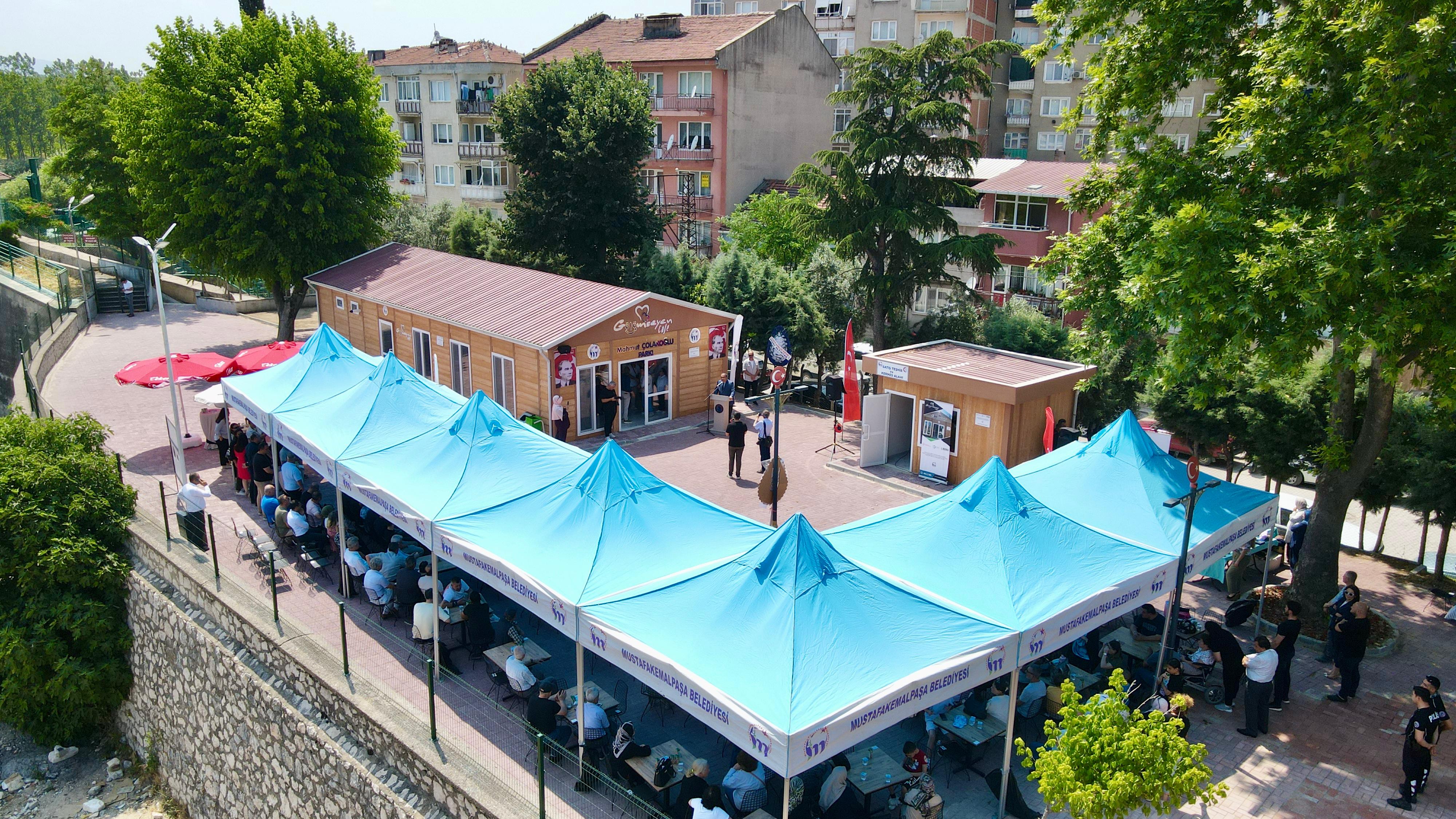 Mahmut Çolakoğlu Parkı’nda “Gülümseyen Kafe” Hizmete Girdi (3)