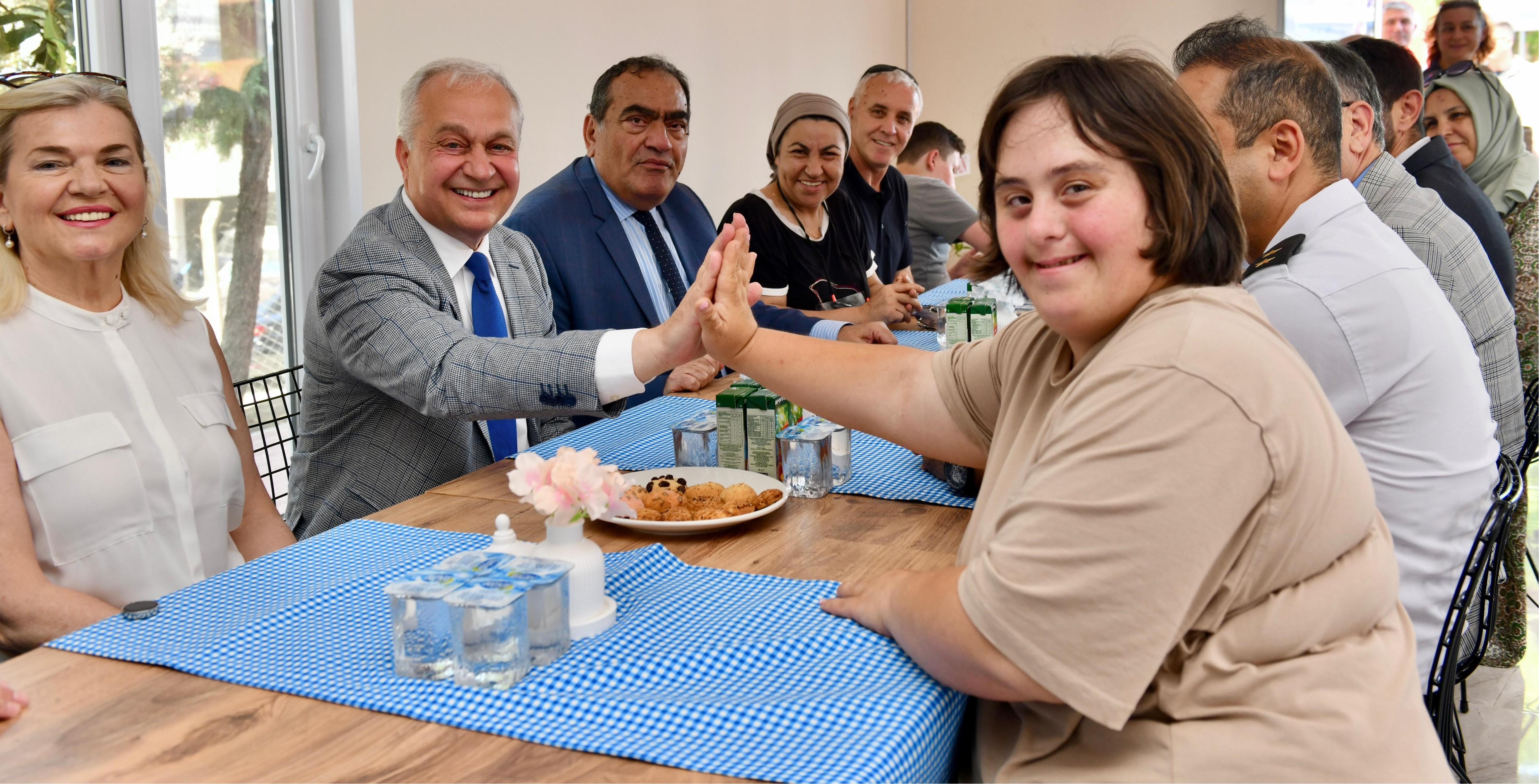 3 Şükrü Erdem