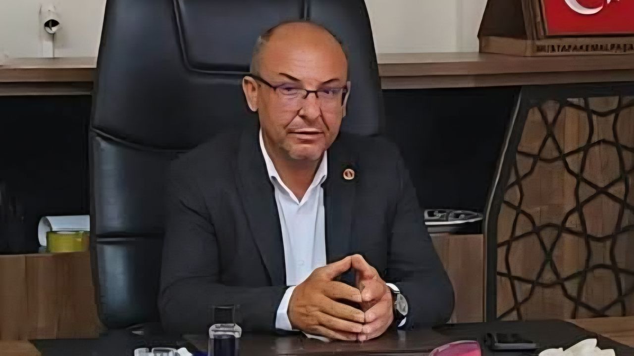 Mustafakemalpaşa Muhtarlar Derneği Başkanı Tuncay Akar'dan 29 Ekim Cumhuriyet Bayramı Mesajı