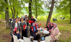 Kestelek Mahallesi Derneği’nden Annelere Çiçekli Sürpriz