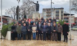 Devrim Şehitlerine Saygı: Siyasi Partiler ve STK’lar Meydanda Buluştu