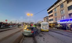 Grand Düğün Salonu Önünde Feci Kaza: Belediye Otobüsü ile Otomobil Çarpıştı