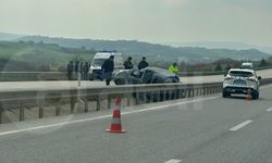 Kosova Rampasında Kaza: Otomobil Refüje Devrildi