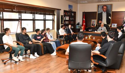 Başkan Erdem: “Gençlerimizin Yanında Olmaya Devam Edeceğiz”