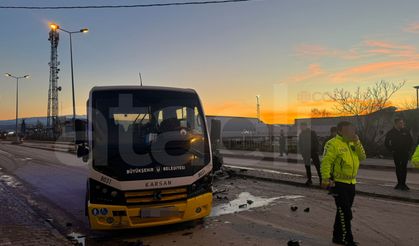 Grand Düğün Salonu Önünde Feci Kaza: Belediye Otobüsü ile Otomobil Çarpıştı