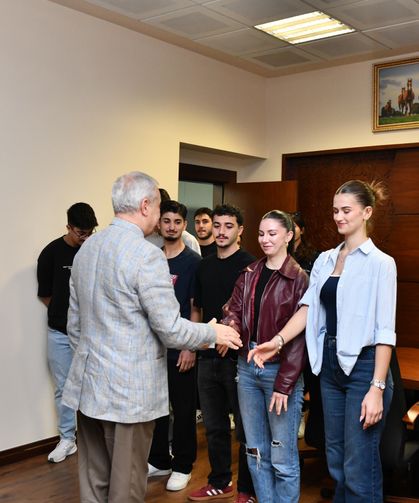 Başkan Erdem: “Gençlerimizin Yanında Olmaya Devam Edeceğiz”