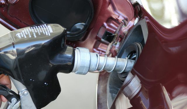 Petrol piyasasında düşüş, Motorin fiyatlarına zam!
