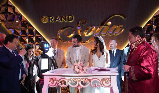 Türkiye’de Bir İlk: Robot Destekli Nikah Töreni Gerçekleşti