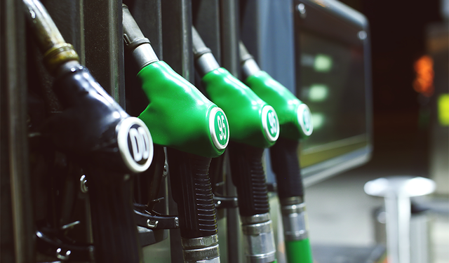 Motorin ve Benzine Tek Seferde Tarihi Zam Geliyor