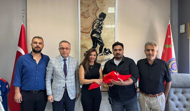 Yangından Bayrağı Kurtaran Komisere ADD’den Çiçekli Ziyaret