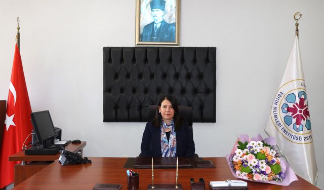 BUÜ’de Enstitüde Bayrak Değişimi