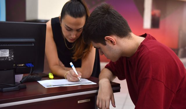 Üniversite Yolunda Yıldırım Gençlerin Yanında