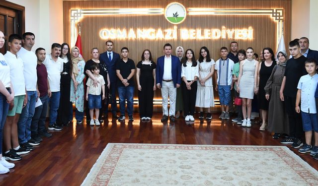 Başkan Aydın’dan Başarılı Öğrencilere Ödül: “Dijiders Gururumuz Oldu”