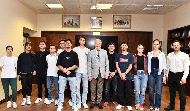 Başkan Erdem: “Gençlerimizin Yanında Olmaya Devam Edeceğiz”