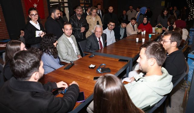 Başkan Şadi Özdemir’den üniversitelilere vize morali