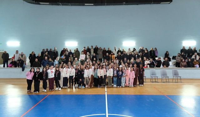Voleybol Kış Spor Okulu 1. Dönemi Ödül Töreniyle Sona Erdi