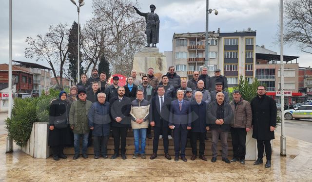 Devrim Şehitlerine Saygı: Siyasi Partiler ve STK’lar Meydanda Buluştu