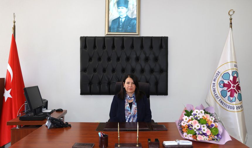 BUÜ’de Enstitüde Bayrak Değişimi