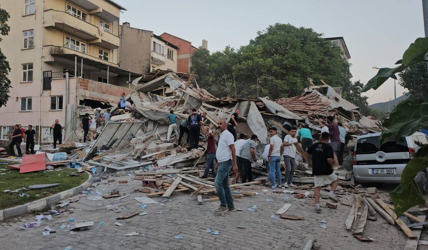 Sındırgı’da 10’dan Fazla Bina Yıkıldı