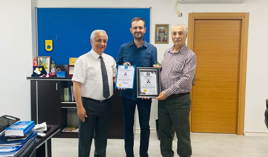 Küresel Başarı: Mustafakemalpaşalı Akademisyene Çifte Onur