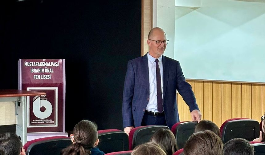 İbrahim Önal Fen Lisesinde “Bilim ve Edebiyat” Söyleşisi