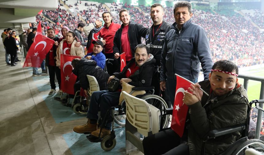 Osmangazi Belediyesi Engelli Bireylere Milli Maç Heyecanı Yaşattı