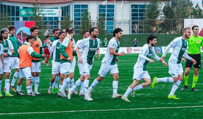 Yeşil-beyazlılar lideri devirdi!