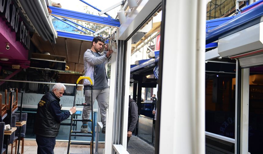Osmangazi’de Kaçak Eklentilere Geçit Yok: Arap Şükrü Sokağında Yıkım Başladı