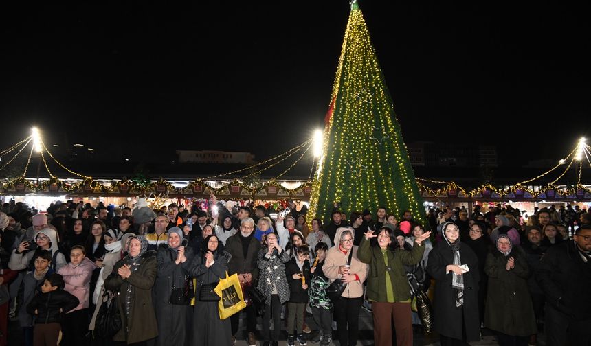Yeni Yıl Festivali Akşam Saatlerine Renk Kattı