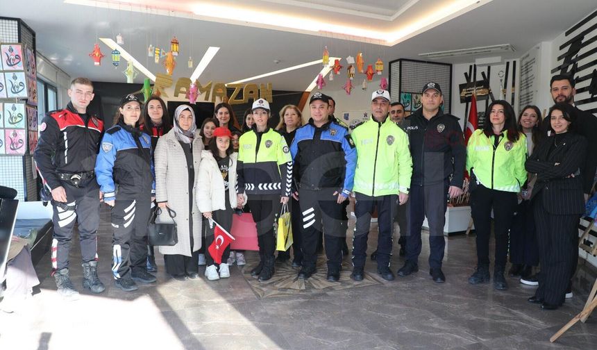 Yunuslar ve Şahinler Öğrencilerle Bir Araya Geldi